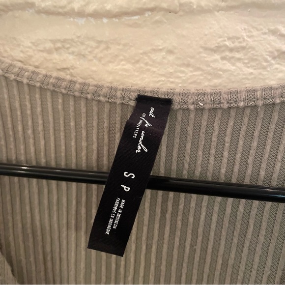 urban outfitters | v-neck romper - Picture 2 of 3